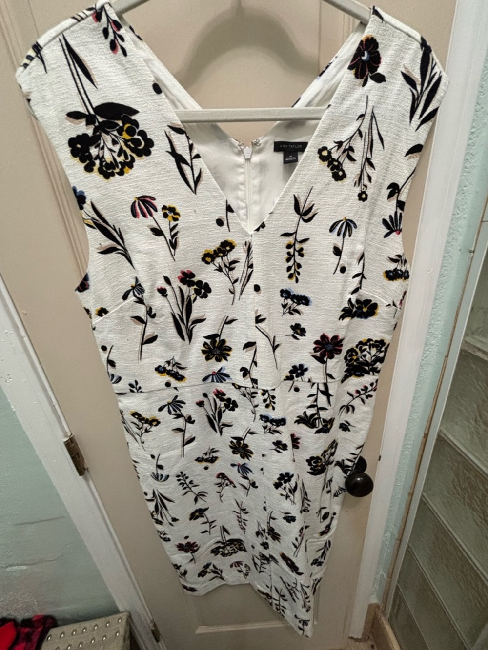Ann Taylor Floral V-Neck Sheath Dress NWT Size 14